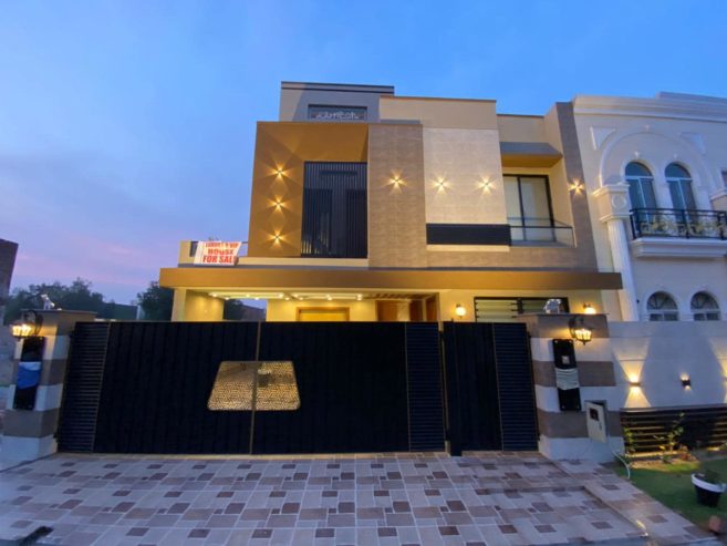 10.88 Marla House For Sale In Bahria Town Lahore