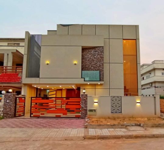 10 MARLA BEAUTIFUL HOUSE BAHRIA TOWN RAWALPINDI/ISLAMABAD