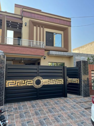 10 MARLA BRAND NEW HOUSE AVAILABLE FOR SALE IN Nasheman e Iqbal phase 2