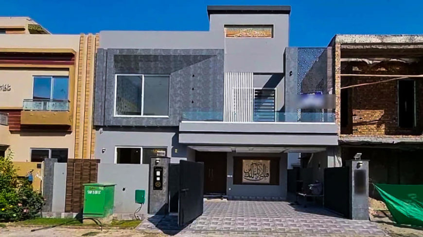 10 Marla Modern House For Sale