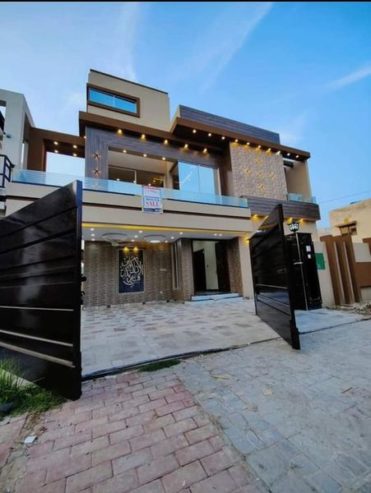 10 Marla Modern House For Sale