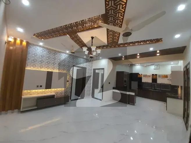 10 Marla New Residential House With 5 BEDS for Sale in behria town lahore