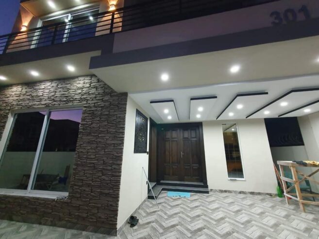 10 MARLA BEAUTIFUL HOUSE FOR SALE IN BAHRIA TOWN RAWALPINDI/ISLAMABAD